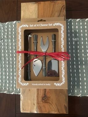 Set of 4 Cheese Tools with Wood Board - Silver & Brown
